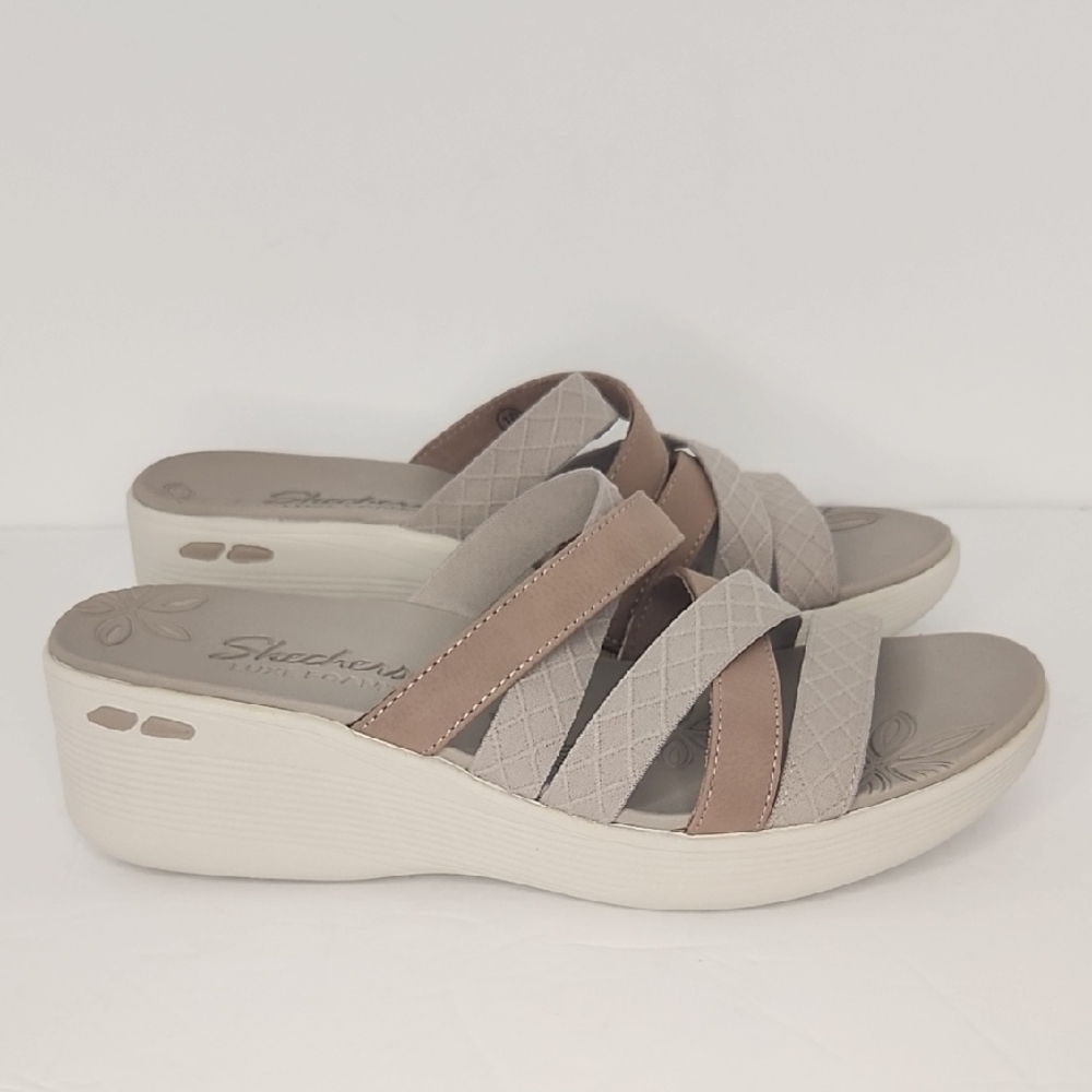 Skechers Women's Tan and Cream Sandals